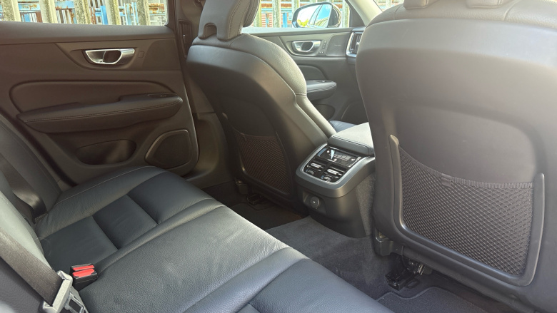 Volvo V60 2.0 B4P Ultra Dark 5dr Auto Petrol Estate